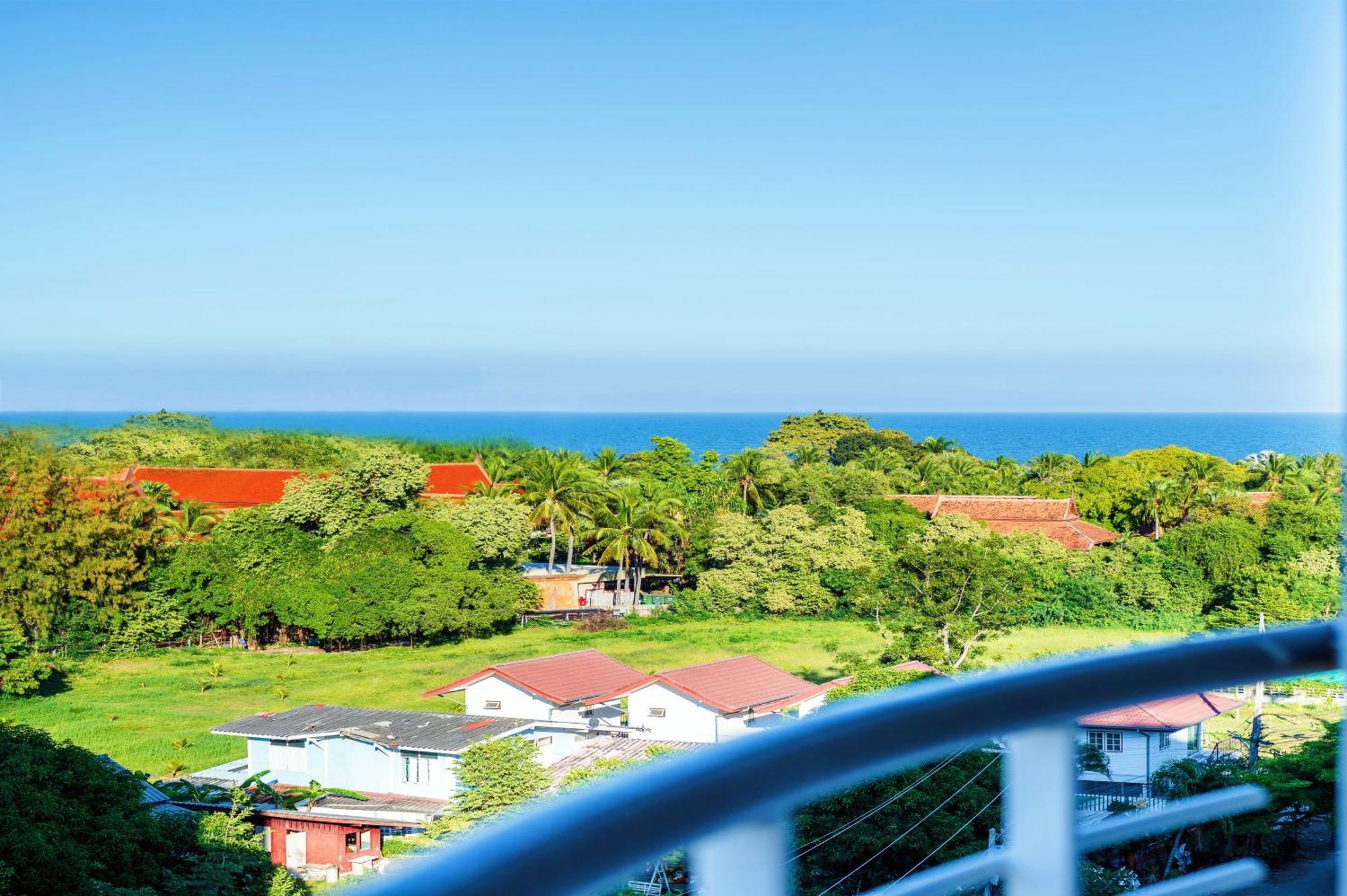 First Hua Hin - Happy Rent Apartment Room photo
